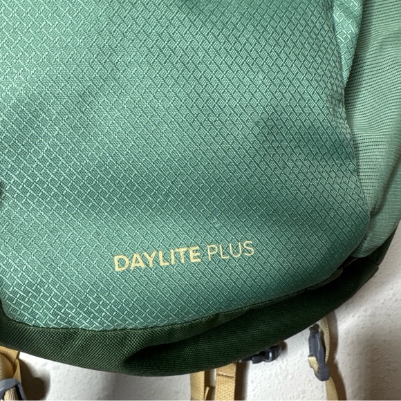 Osprey Forest Green Daylite Plus Backpack - Picture 3 of 15
